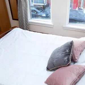  Holiday home Cheerful 2 Bedroom House In The Heart Of